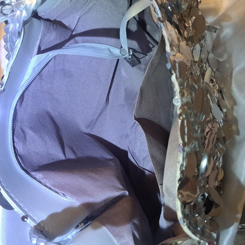 NEW BEAUTIFUL Purse - Picture 4 of 11